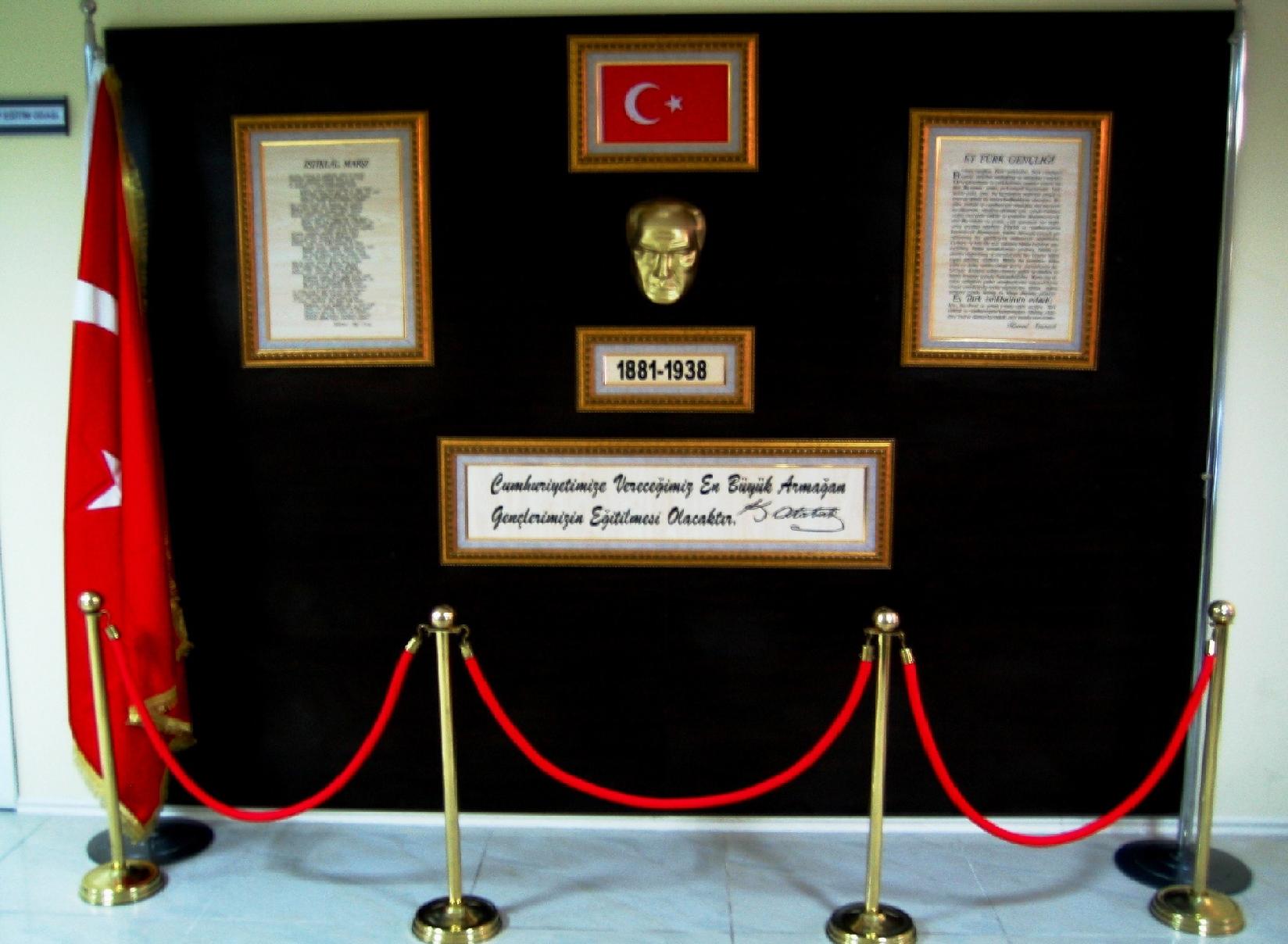 Atat�rk K��esi �rnekleri Okullarda Atat�rk K��esi   �er�eveli Atat�rk K��esi �rnekleri Ah�ap Atat�rk K��esi fiyatlar�