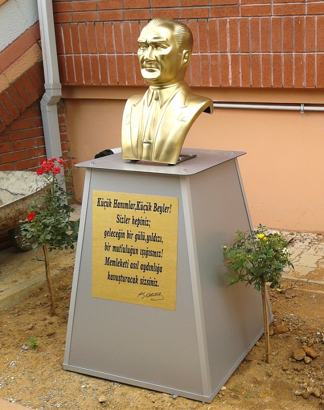 Atatürk Büstleri örnekleri