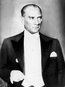 Atatürk'ün siyah beyaz resimleri Atatürk fotoğrafları satışı Atatürk resimleri satışı Atatürk portreleri Atatürk resimleri en ucuz satış